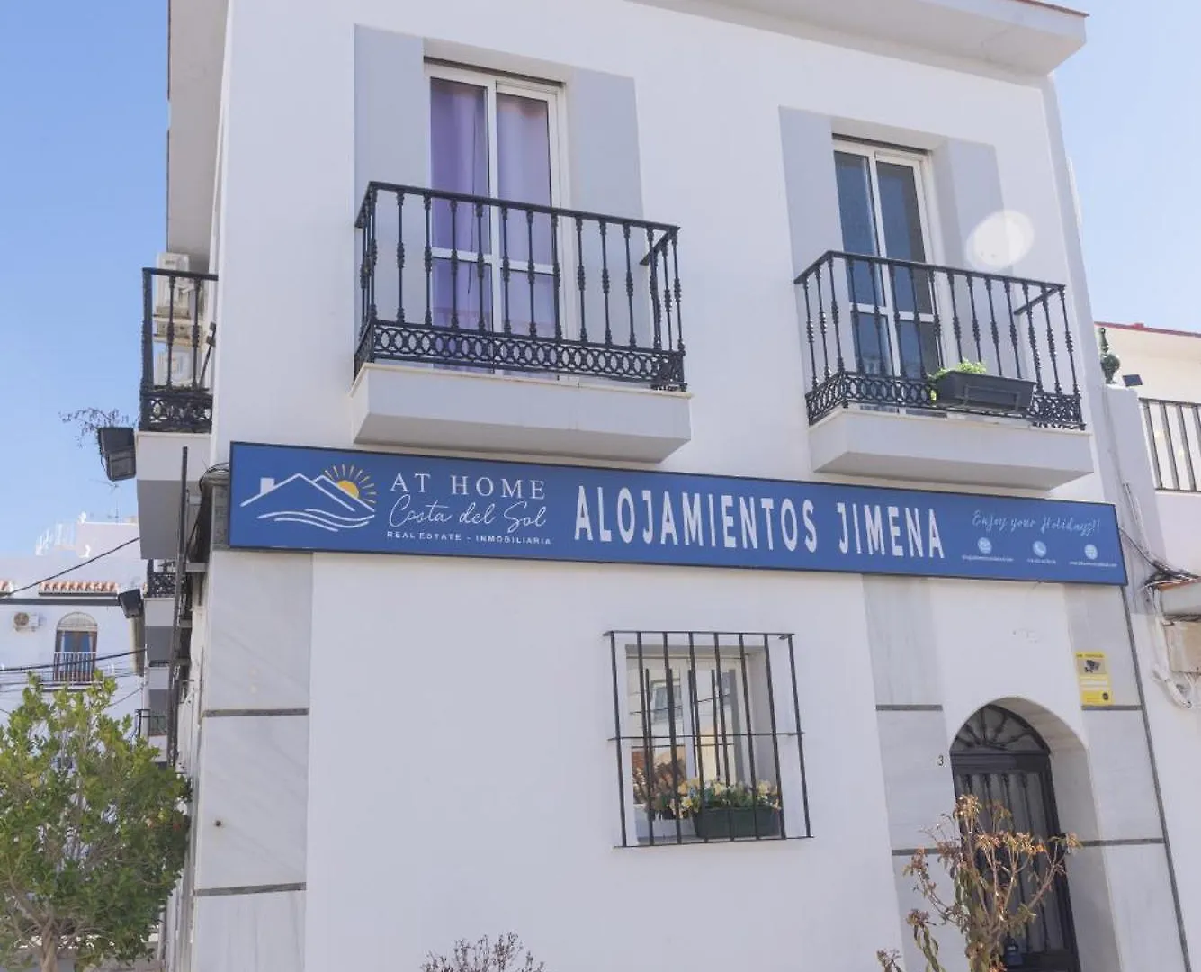 Estudio Jimena Carabeo En El Centro De Nerja Spain
